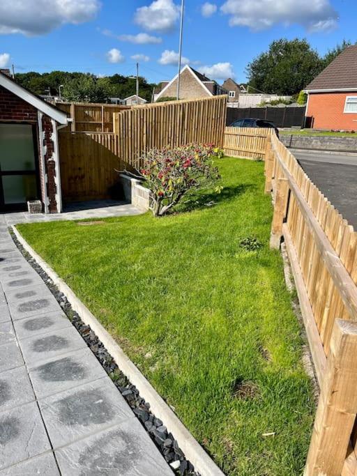 Aberdulais Modern Bungalow In Good Location מראה חיצוני תמונה